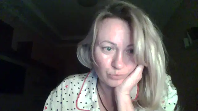 Snapshot of Mary888x chatting on December 18, 2025, 9:40 pm Mary888x online show from December 18, 2025, 9:40 pm