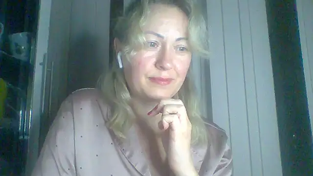 Snapshot of Mary888x chatting on March 10, 2025, 6:01 pm Mary888x online show from March 10, 2025, 6:01 pm