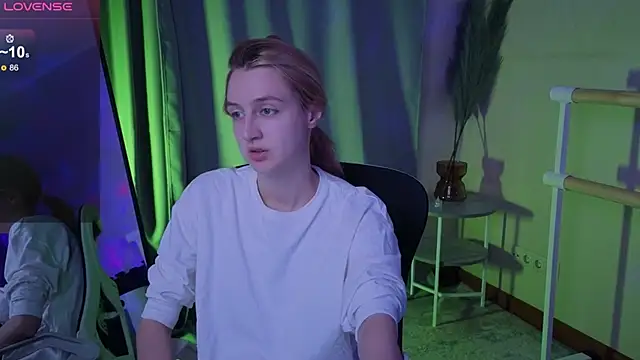 Snapshot of aishiro chatting on November 28, 2025, 9:20 am aishiro online show from November 28, 2025, 9:20 am