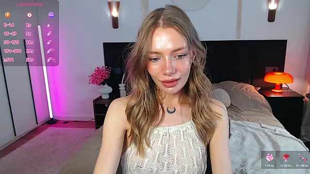 LunaticaBae online show from May 10, 2026, 4:05 am