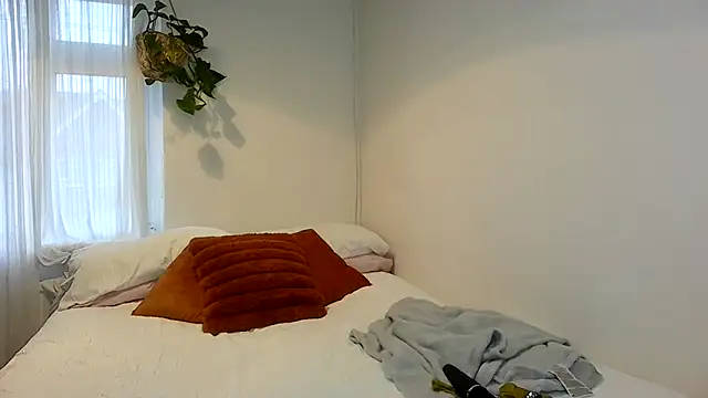 Snapshot of Edenfox- chatting on December 4, 2025, 1:32 pm Edenfox- online show from December 4, 2025, 1:32 pm