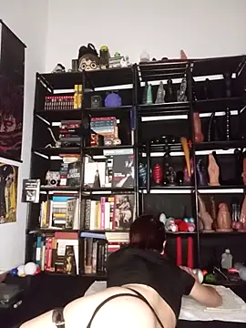 Snapshot of MirianaB chatting on December 15, 2025, 7:31 pm MirianaB online show from December 15, 2025, 7:31 pm