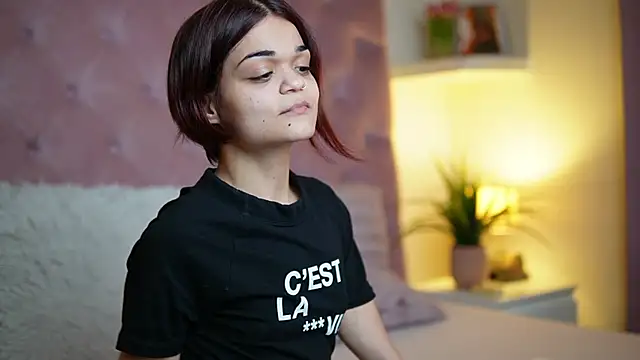 MaiaMini online show from October 27, 2025, 10:00 pm