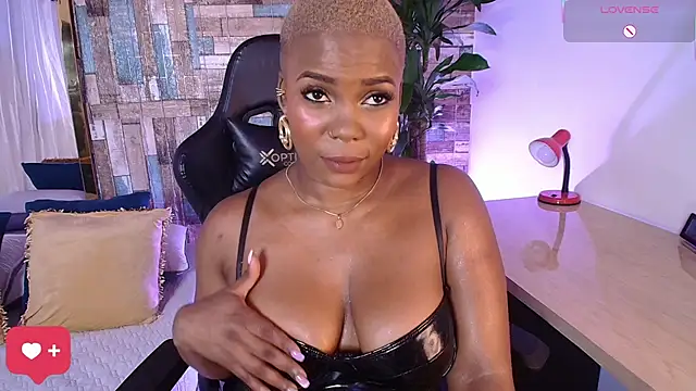 DashaSousaa online show from February 28, 2026, 1:00 pm