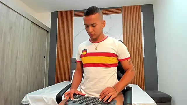 Snapshot of Rafa2004Cruz chatting on February 19, 2025, 11:38 am Rafa2004Cruz online show from February 19, 2025, 11:38 am