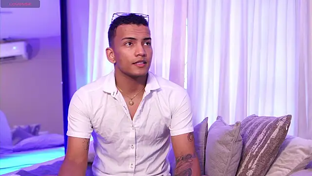 Rafa2004Cruz online show from April 14, 2026, 2:33 pm