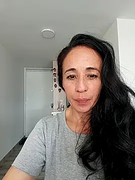 Snapshot of Coeur_de_luxure chatting on September 18, 2025, 6:22 pm Coeur de luxure online show from September 18, 2025, 6:22 pm