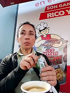 Snapshot of Coeur_de_luxure chatting on November 27, 2025, 2:28 pm Coeur de luxure online show from November 27, 2025, 2:28 pm