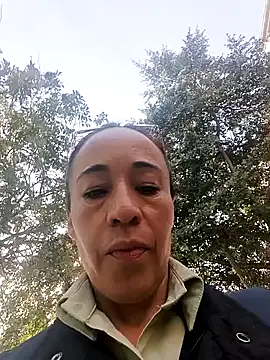 Snapshot of Coeur_de_luxure chatting on October 19, 2025, 12:41 pm Coeur de luxure online show from October 19, 2025, 12:41 pm