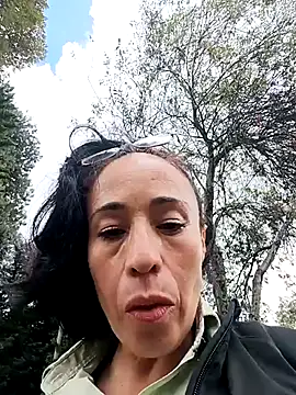 Snapshot of Coeur_de_luxure chatting on November 20, 2025, 5:24 pm Coeur de luxure online show from November 20, 2025, 5:24 pm