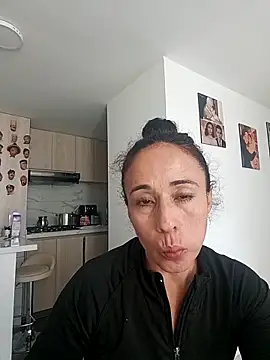 Snapshot of Coeur_de_luxure chatting on September 25, 2025, 7:31 pm Coeur de luxure online show from September 25, 2025, 7:31 pm