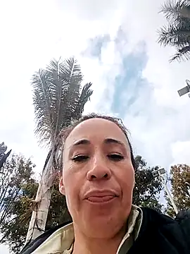 Snapshot of Coeur_de_luxure chatting on October 25, 2025, 2:39 pm Coeur de luxure online show from October 25, 2025, 2:39 pm