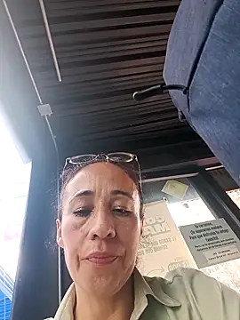 Snapshot of Coeur_de_luxure chatting on November 18, 2025, 6:33 pm Coeur de luxure online show from November 18, 2025, 6:33 pm