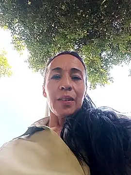 Snapshot of Coeur_de_luxure chatting on December 1, 2025, 3:57 pm Coeur de luxure online show from December 1, 2025, 3:57 pm