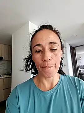 Snapshot of Coeur_de_luxure chatting on November 3, 2025, 3:04 pm Coeur de luxure online show from November 3, 2025, 3:04 pm