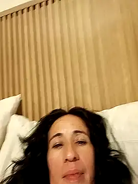 Snapshot of Coeur_de_luxure chatting on March 3, 2025, 2:11 am Coeur de luxure online show from March 3, 2025, 2:11 am