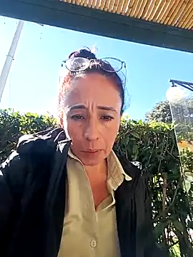 Snapshot of Coeur_de_luxure chatting on May 1, 2026, 1:38 pm Coeur de luxure online show from May 1, 2026, 1:38 pm