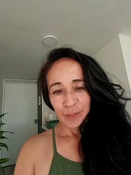 Snapshot of Coeur_de_luxure chatting on November 7, 2025, 10:13 pm Coeur de luxure online show from November 7, 2025, 10:13 pm