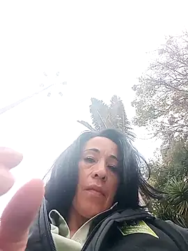 Snapshot of Coeur_de_luxure chatting on October 22, 2025, 2:49 pm Coeur de luxure online show from October 22, 2025, 2:49 pm