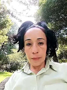 Snapshot of Coeur_de_luxure chatting on March 21, 2025, 2:51 pm Coeur de luxure online show from March 21, 2025, 2:51 pm