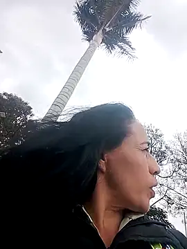 Snapshot of Coeur_de_luxure chatting on September 29, 2025, 5:07 pm Coeur de luxure online show from September 29, 2025, 5:07 pm