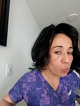 Snapshot of Coeur_de_luxure chatting on November 5, 2025, 7:06 pm Coeur de luxure online show from November 5, 2025, 7:06 pm