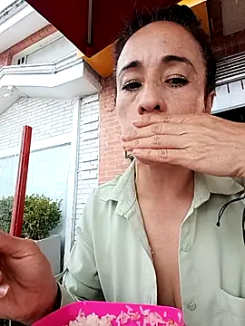 Snapshot of Coeur_de_luxure chatting on November 21, 2025, 6:29 pm Coeur de luxure online show from November 21, 2025, 6:29 pm