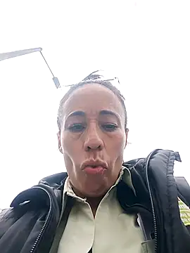 Snapshot of Coeur_de_luxure chatting on October 17, 2025, 3:47 pm Coeur de luxure online show from October 17, 2025, 3:47 pm