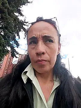 Snapshot of Coeur_de_luxure chatting on November 26, 2025, 5:57 pm Coeur de luxure online show from November 26, 2025, 5:57 pm