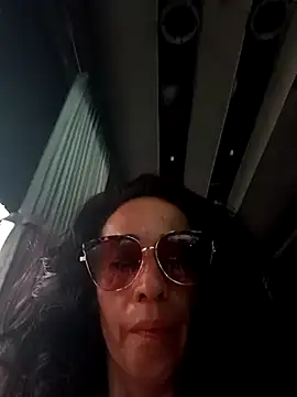 Snapshot of Coeur_de_luxure chatting on March 3, 2025, 1:01 pm Coeur de luxure online show from March 3, 2025, 1:01 pm