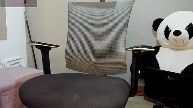 mattiwsmorris  online show from October 29, 2025, 5:50 am