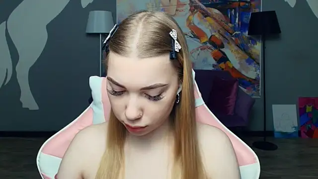 FloraBonde online show from December 15, 2025, 12:11 pm