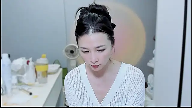 Snapshot of A_dabo chatting on October 29, 2025, 2:16 pm A dabo online show from October 29, 2025, 2:16 pm