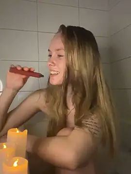 Snapshot of cosplayercutie0w0 chatting on March 22, 2025, 10:37 pm cosplayercutie0w0 online show from March 22, 2025, 10:37 pm