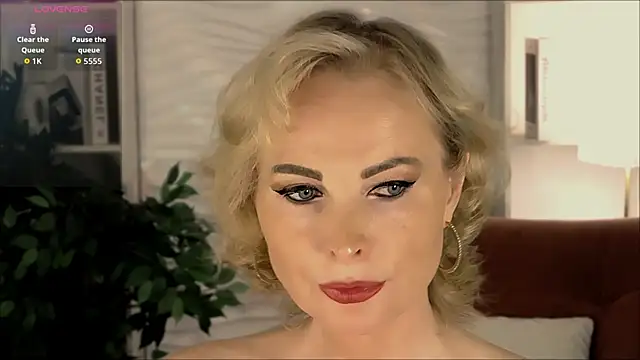 Sandra Kind online show from October 24, 2025, 5:39 am