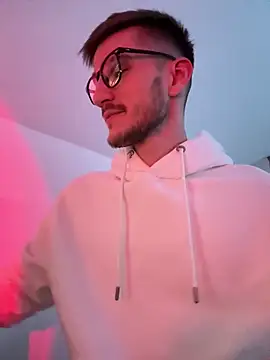 Snapshot of yoyoboy988 chatting on March 18, 2025, 7:01 pm yoyoboy988 online show from March 18, 2025, 7:01 pm