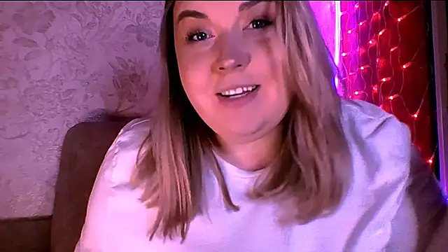 milanaeyesss online show from March 13, 2025, 10:10 pm