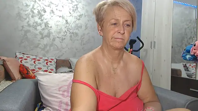 Snapshot of RosesandLillies chatting on July 14, 2026, 5:30 pm RosesandLillies online show from July 14, 2026, 5:30 pm