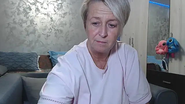 RosesandLillies online show from February 6, 2026, 6:48 pm