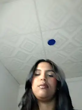 Snapshot of victoria_roussee chatting on October 21, 2025, 9:52 am victoria roussee online show from October 21, 2025, 9:52 am