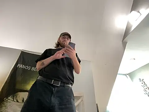 Snapshot of Explosive_andyy chatting on October 27, 2025, 4:08 pm Explosive andyy online show from October 27, 2025, 4:08 pm