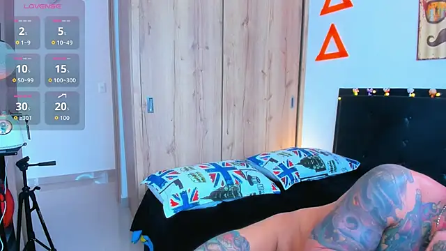 Snapshot of fitnolan chatting on November 8, 2025, 7:17 pm fitnolan online show from November 8, 2025, 7:17 pm