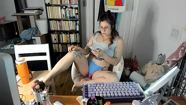 Snapshot of Rosiee69_ chatting on October 25, 2025, 1:12 pm Rosiee69  online show from October 25, 2025, 1:12 pm
