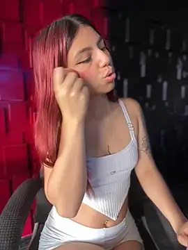 Snapshot of Emily-teen chatting on October 13, 2025, 1:34 pm Emily-teen online show from October 13, 2025, 1:34 pm