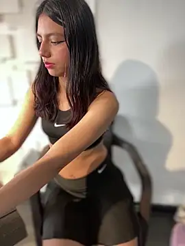 Snapshot of Emily-teen chatting on March 18, 2025, 7:33 pm Emily-teen online show from March 18, 2025, 7:33 pm