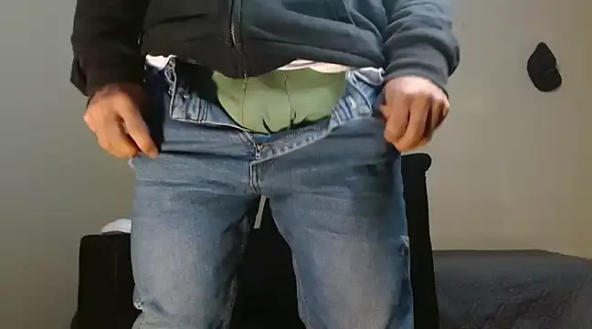 Snapshot of AngelHil chatting on March 18, 2025, 7:12 am AngelHil online show from March 18, 2025, 7:12 am