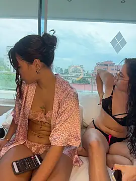 Snapshot of Alice_surprise chatting on November 28, 2025, 10:10 pm Alice surprise online show from November 28, 2025, 10:10 pm