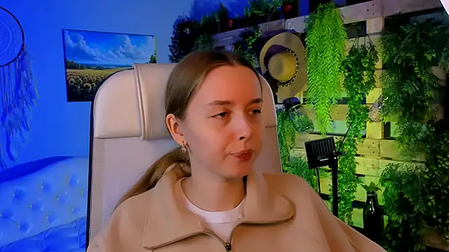 JenniferGraces online show from October 6, 2025, 9:43 am