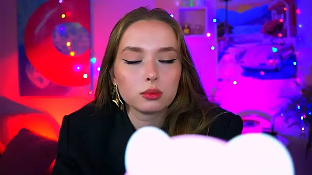 JenniferGraces online show from October 17, 2025, 1:13 pm