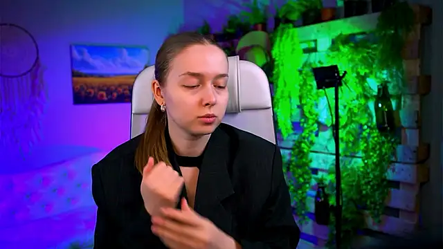 JenniferGraces online show from February 12, 2026, 11:10 am